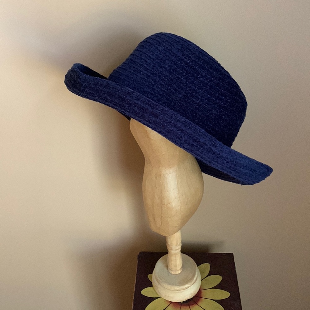 Beautiful Cappelli Straworld Inc. Navy Soft Rolled Rim Bucket Hat.